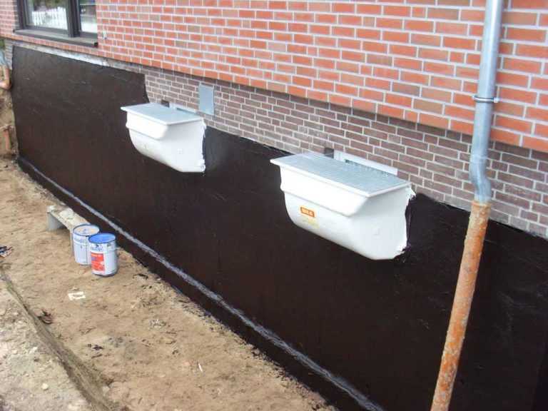 Mit kunststoffmodifizierter Bitumendickbeschichtung abgedichtete Kelleraußenwand in Wetzlar